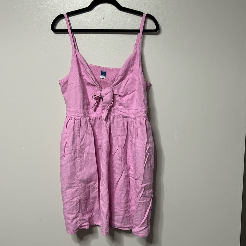 Cute pink Old Navy 2X dress with pockets and keyhole detail